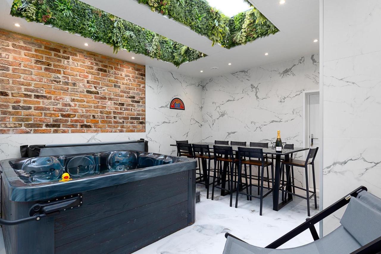 23 Trafalgar Square With Hot Tub And Cinema Scarborough Exterior foto