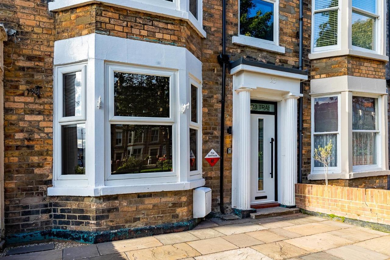 23 Trafalgar Square With Hot Tub And Cinema Scarborough Exterior foto