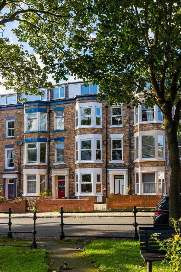 23 Trafalgar Square With Hot Tub And Cinema Scarborough Exterior foto